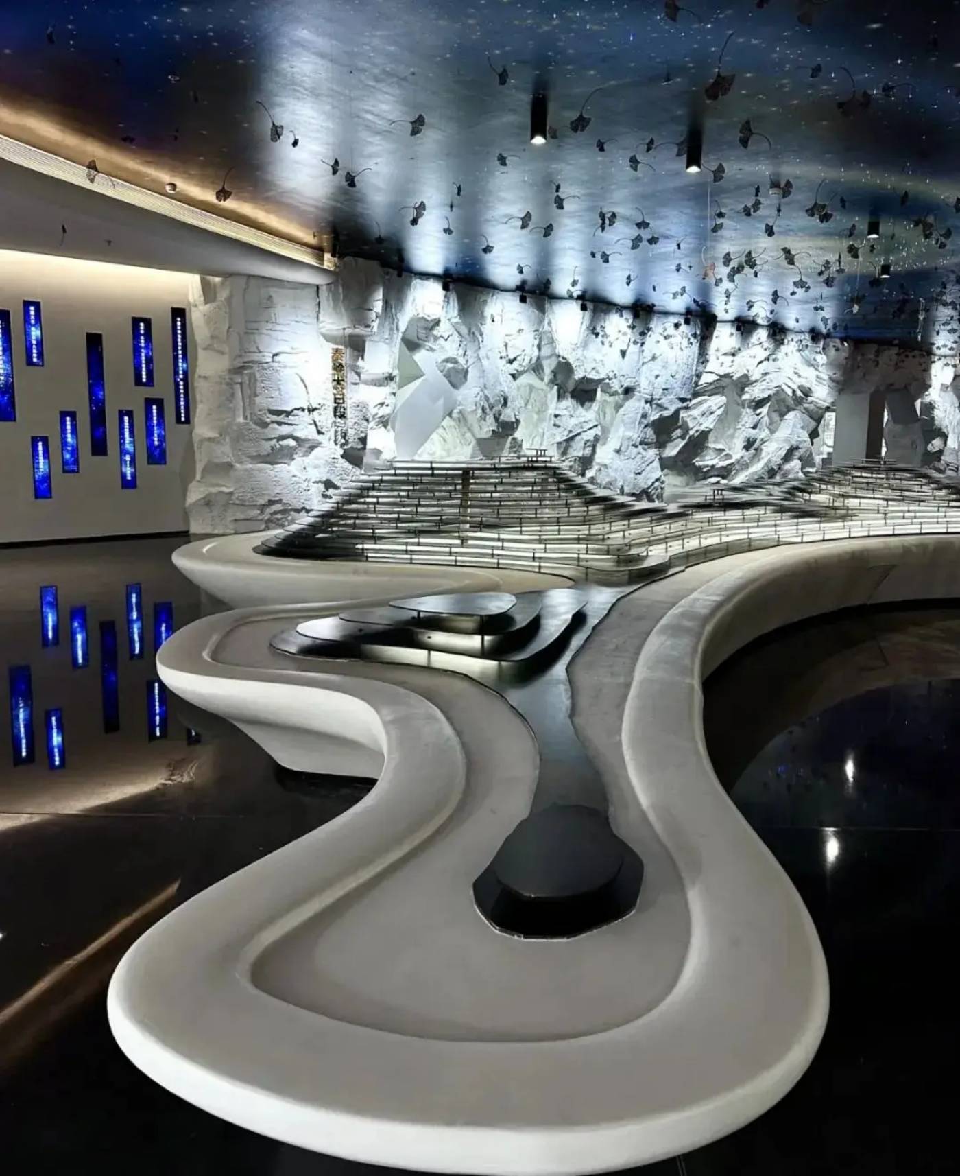 西安科技馆：开启探索科技之旅，感受科技无穷魅力